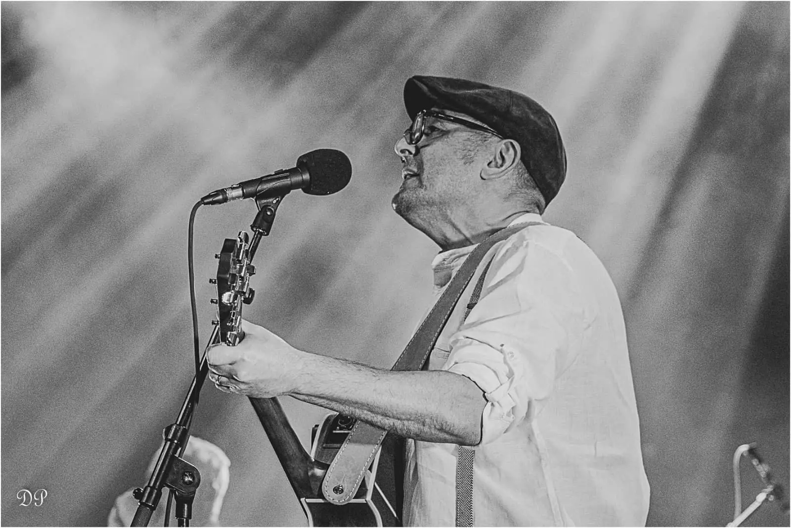 Hamid, guitariste et chanteur de Tarn River Jam